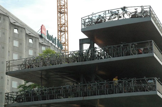 Bike parking garage