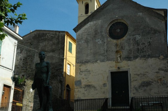 Corniglia statue and church